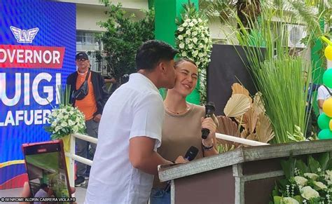 Napapikit si Marikit sa Panungkit ni Bobbit .